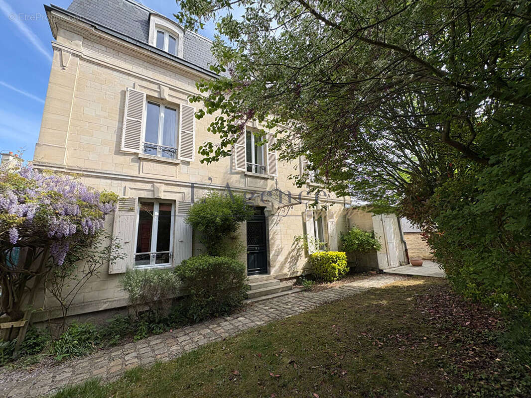 Maison à CHANTILLY