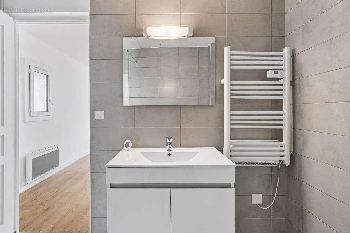 Appartement à LA FARE-LES-OLIVIERS