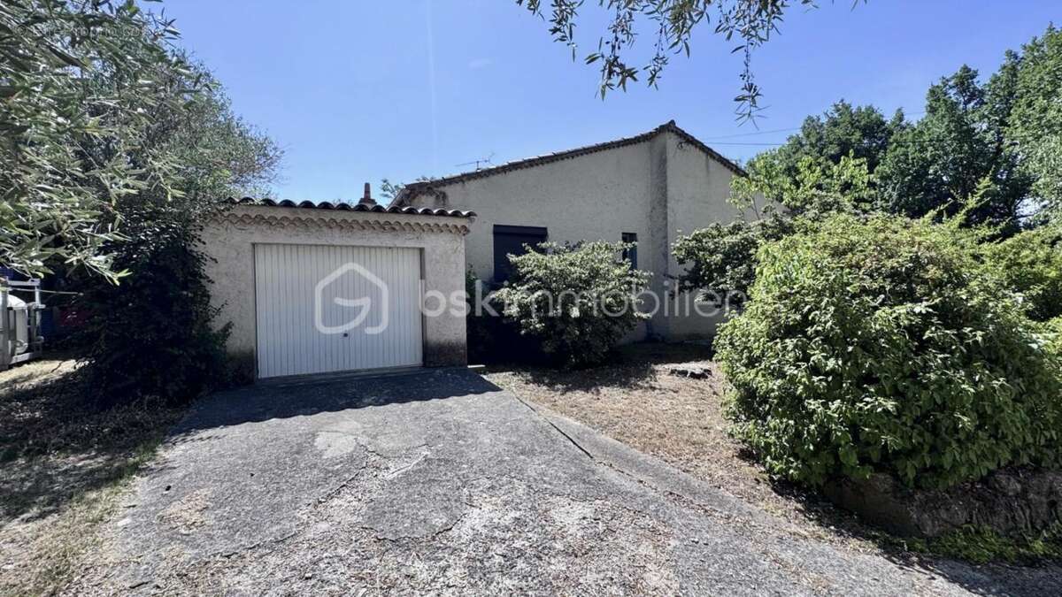 Achat Maison de plain-pied 4 chambres de 127 m² avec Terrain de 1478 m² – Piscine – Garage – Camps-la-Source (83170) - photo 18