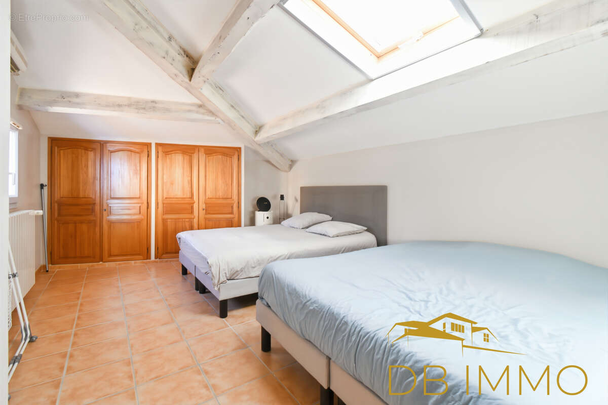 Maison à CHATEAUNEUF-DE-GADAGNE