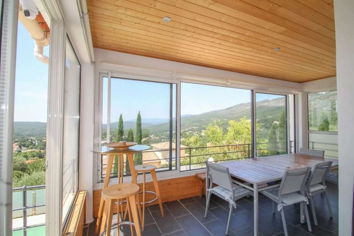 L'une des plus belles vues de Saint-Vallier-de-Thiey - photo 3