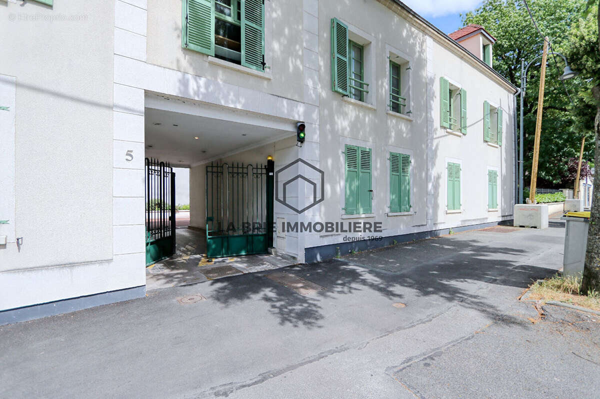 Appartement à BRIE-COMTE-ROBERT