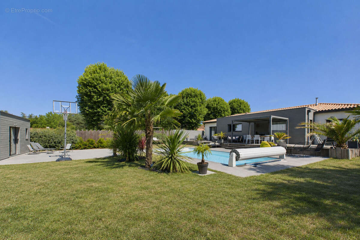 Maison de plain-pied de 2021 - 3ch et 1 bureau + studio - piscine - photo 9
