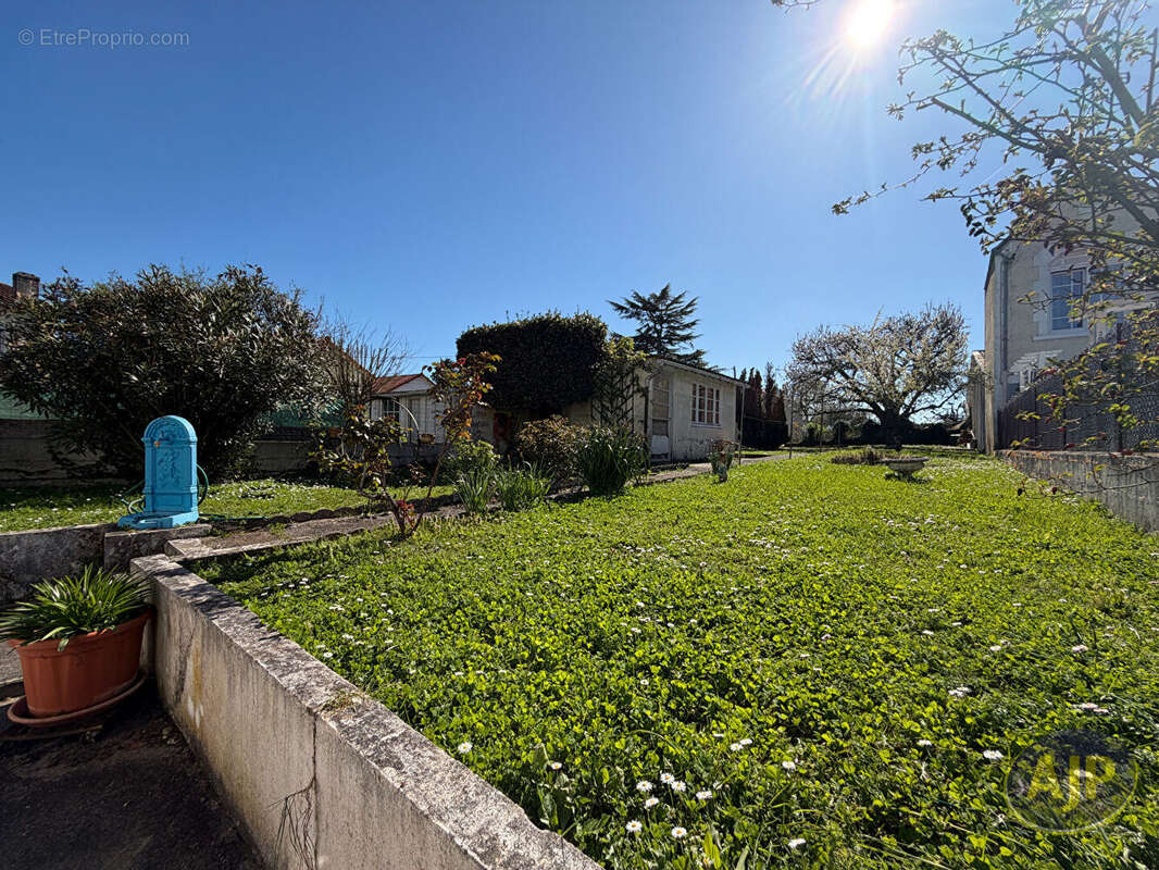 Maison à SAINTES