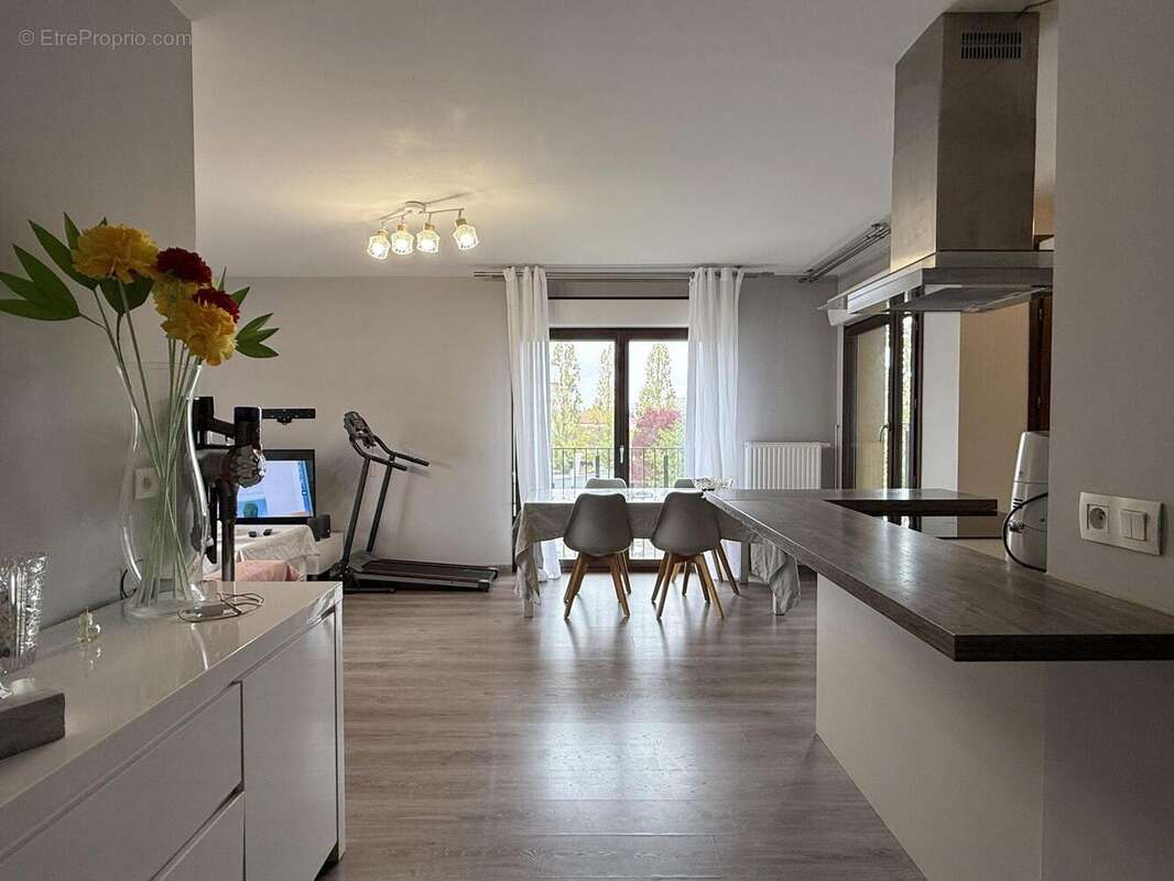 Appartement à LES PAVILLONS-SOUS-BOIS