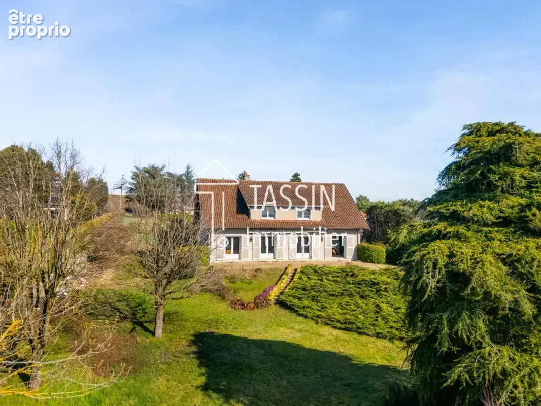 Maison à LA TOUR-DE-SALVAGNY