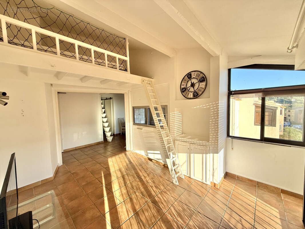 Appartement à LA CROIX-VALMER