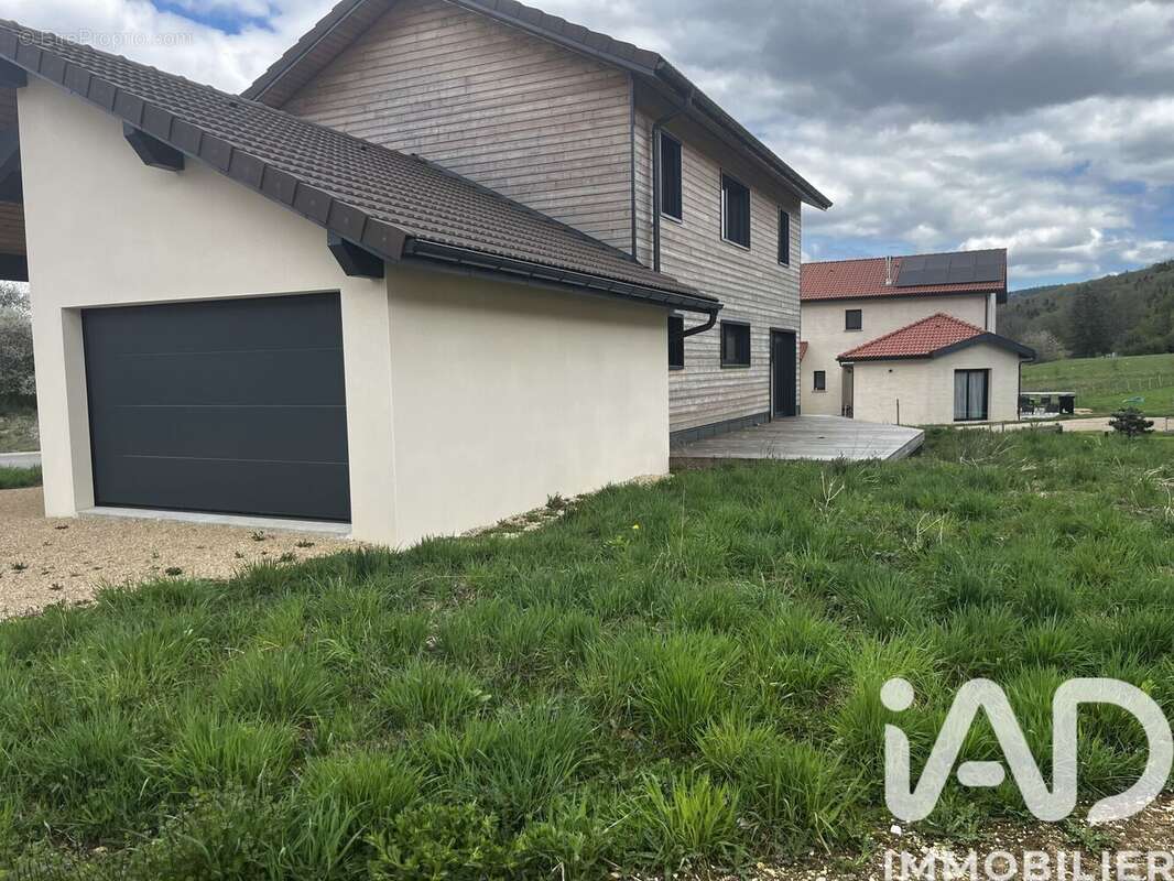 Maison 126 m² à Le Poizat  - photo 2