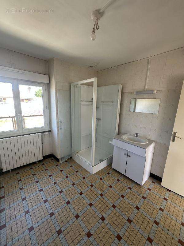 Appartement à LA CHAPELLE-SAINT-MESMIN