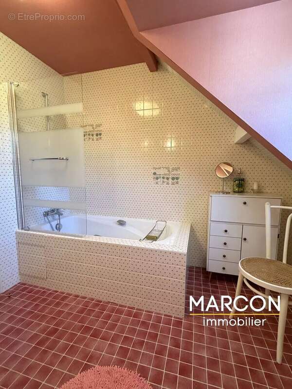 Maison à LA CELLE-DUNOISE