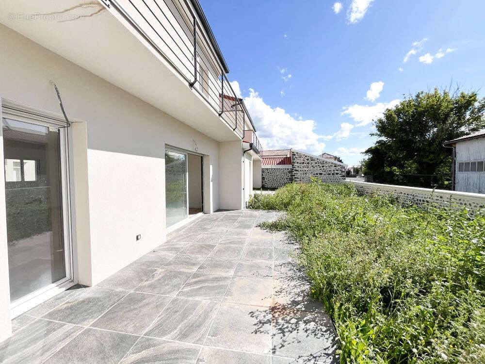 Maison à SAINT-BEAUZIRE