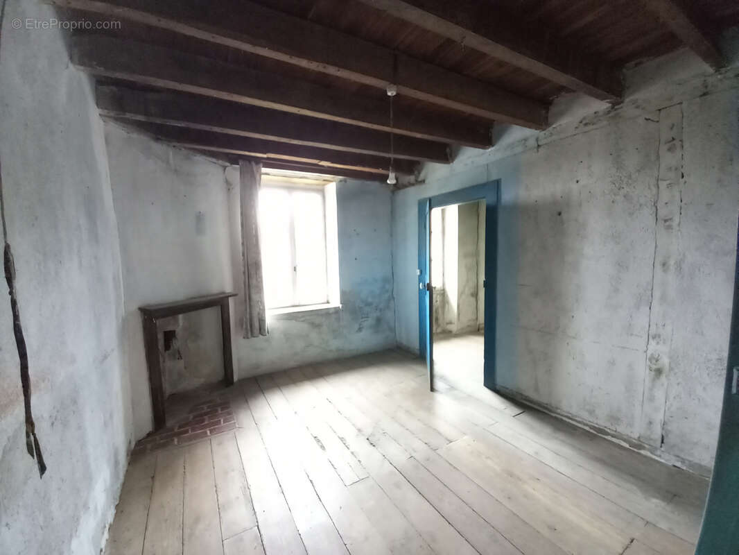 Maison à SAINT-JUNIEN-LA-BREGERE