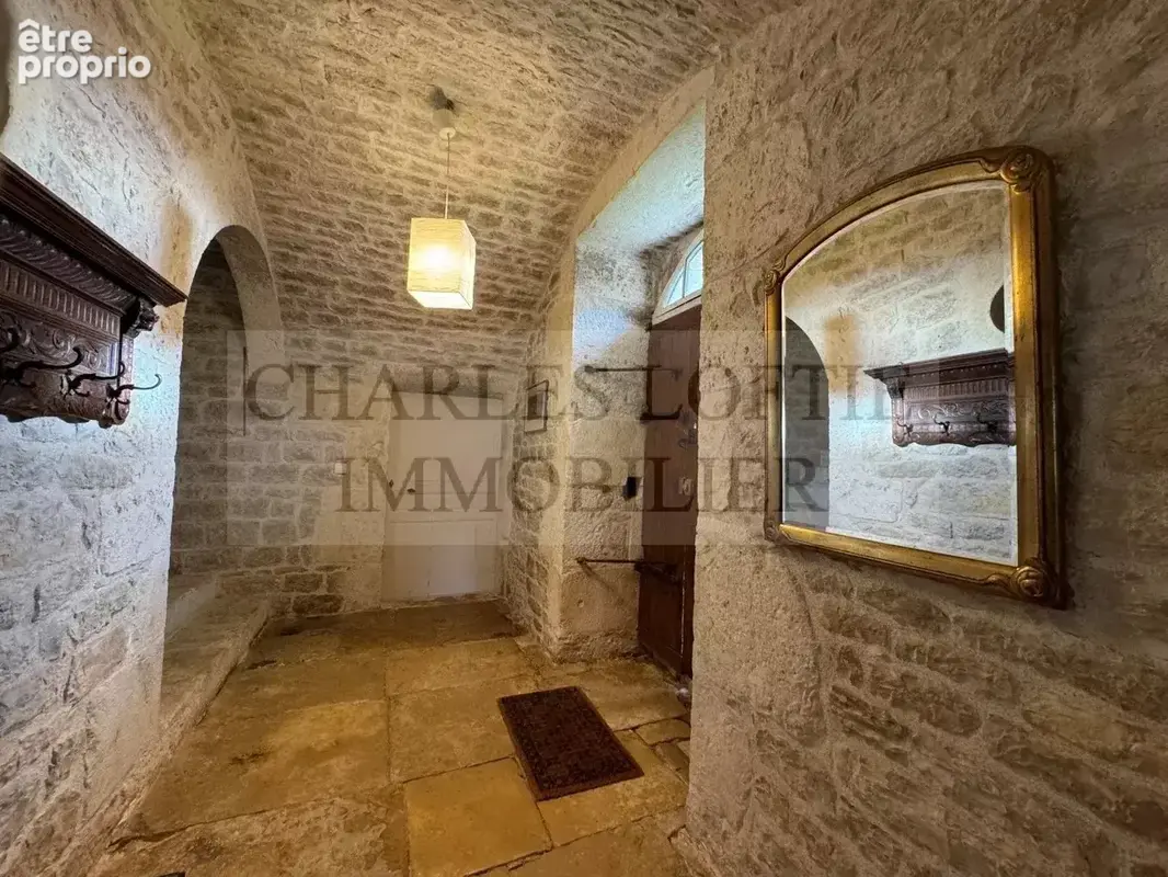 Magnifique et imposante ferme fortifiée du XVIIe siècle, avec dépendances, piscine et terrain de 23 ha, à proximité de Mauroux. - photo 16
