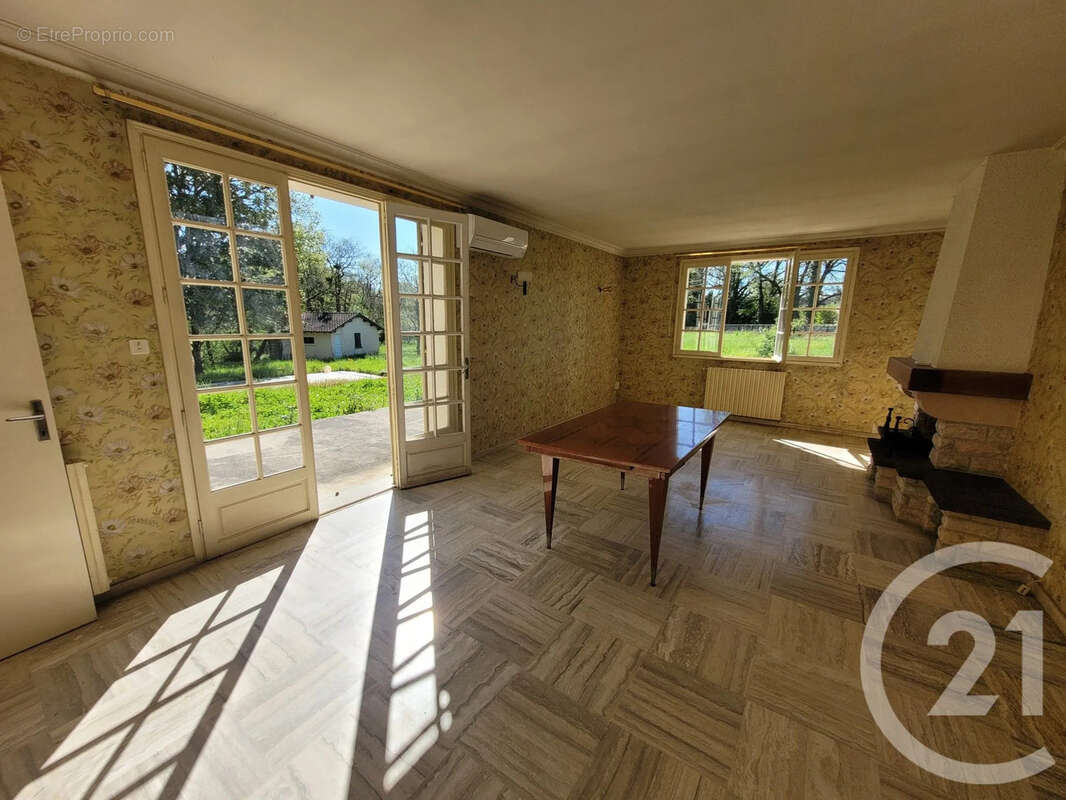 Maison à MONTANS