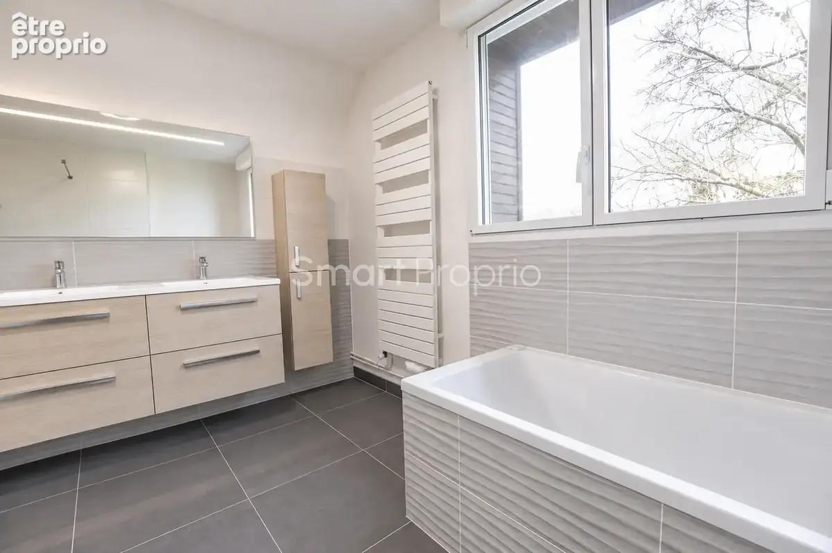 Crevin — Maison 160 m2, 5 chambres, cinéma et double garage - photo 19