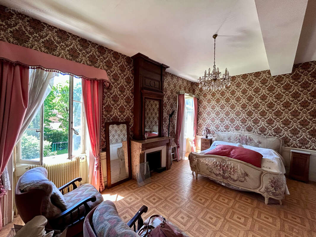 Maison à JARNIOUX