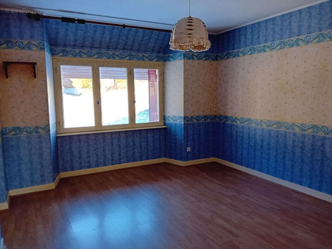 Maison à MONTECHEROUX