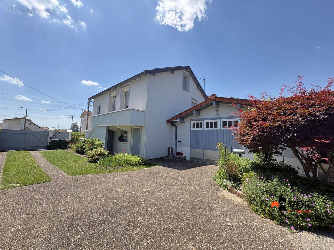Maison à RIORGES