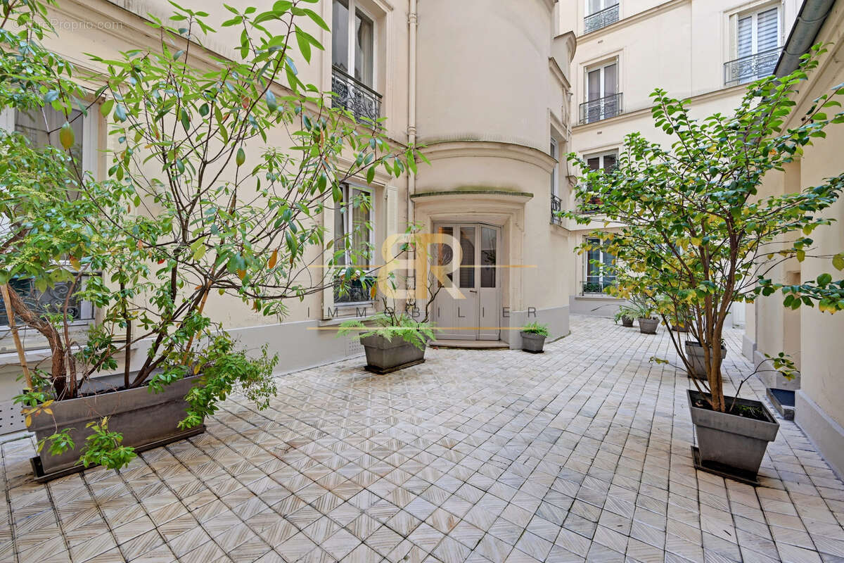 Appartement à PARIS-17E