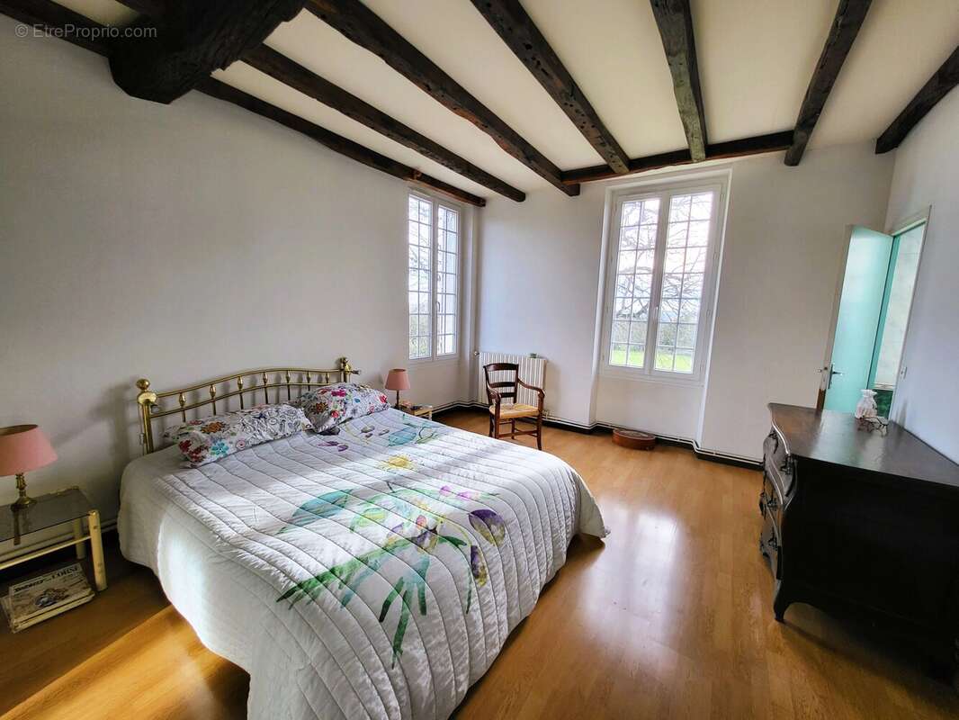 Élégante maison de maître charentaise avec grande piscine chauffée - photo 8