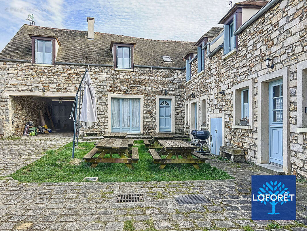 Maison à SAINT-MARTIN-EN-BIERE