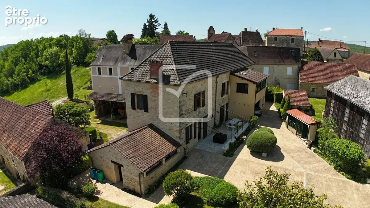 Grande maison familiale en pierre   Volumes, confort et potentiel à Gourdon - photo 16