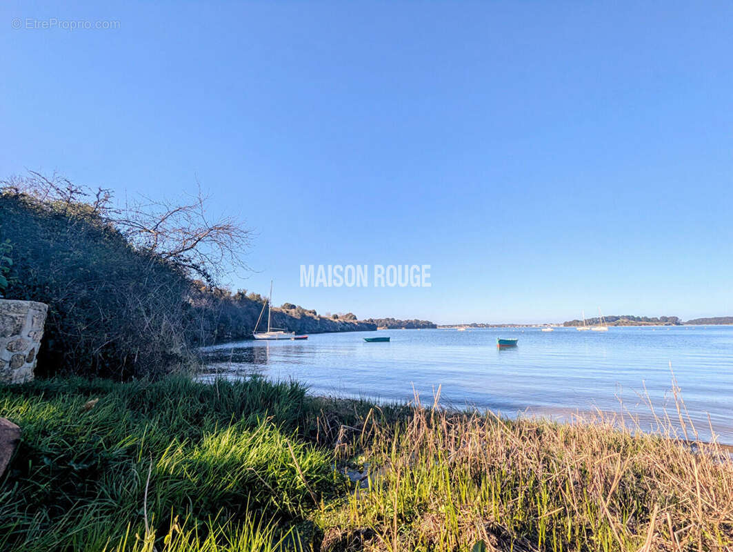 Propriété de plain-pied avec vue du jardin sur le Golfe du Morbihan à ARZON. - photo 14
