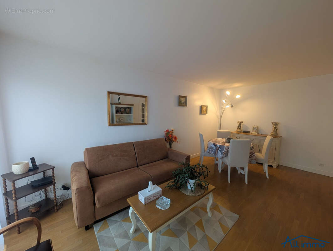 Appartement à SAINT-MAUR-DES-FOSSES