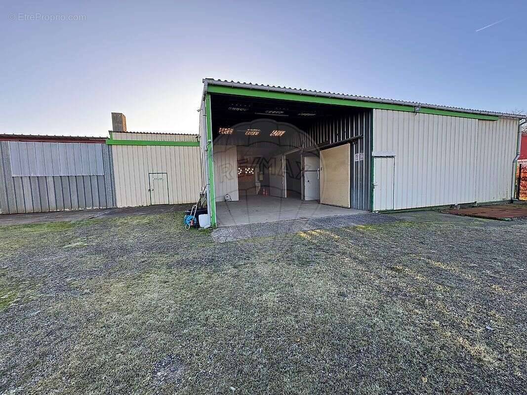 Commerce à SAINT-JULIEN-DE-CONCELLES