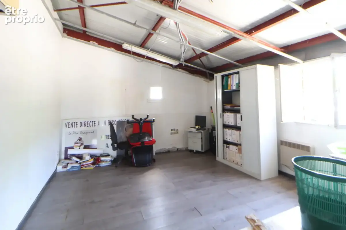 En exclusivite a saillans un batiment commercial ou professionnel - photo 8