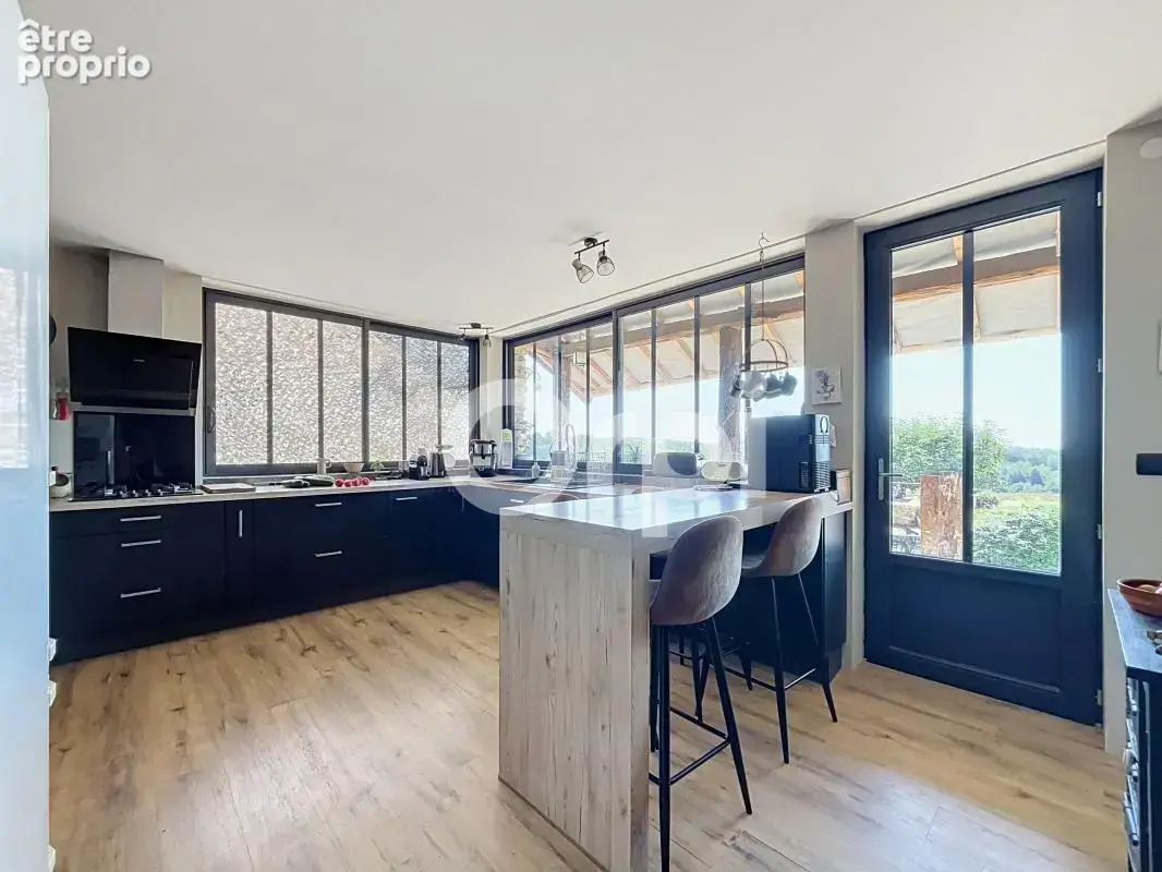  Ensemble immobilier de charme – Deux maisons rénovées – Vue panoramique & piscine – Secteur Hautefort / Excideuil - photo 10