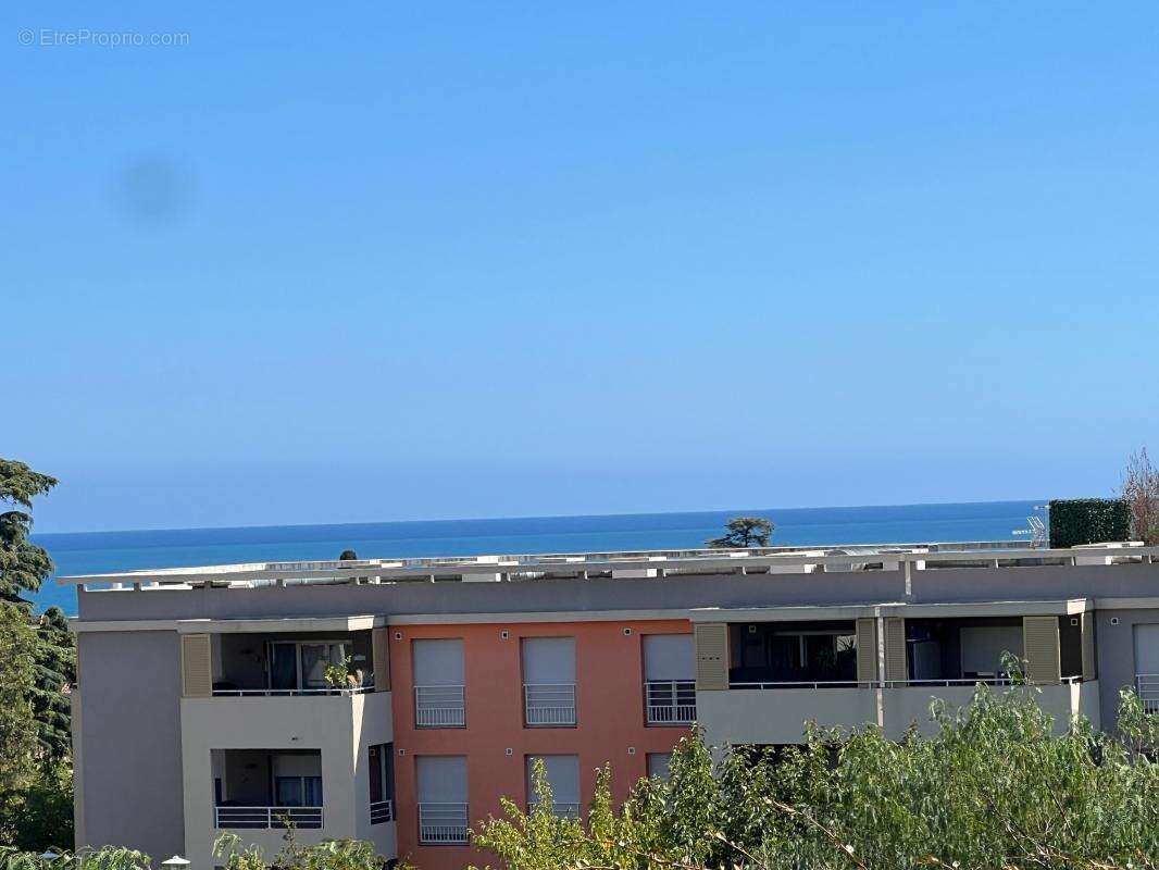 Appartement à VILLENEUVE-LOUBET