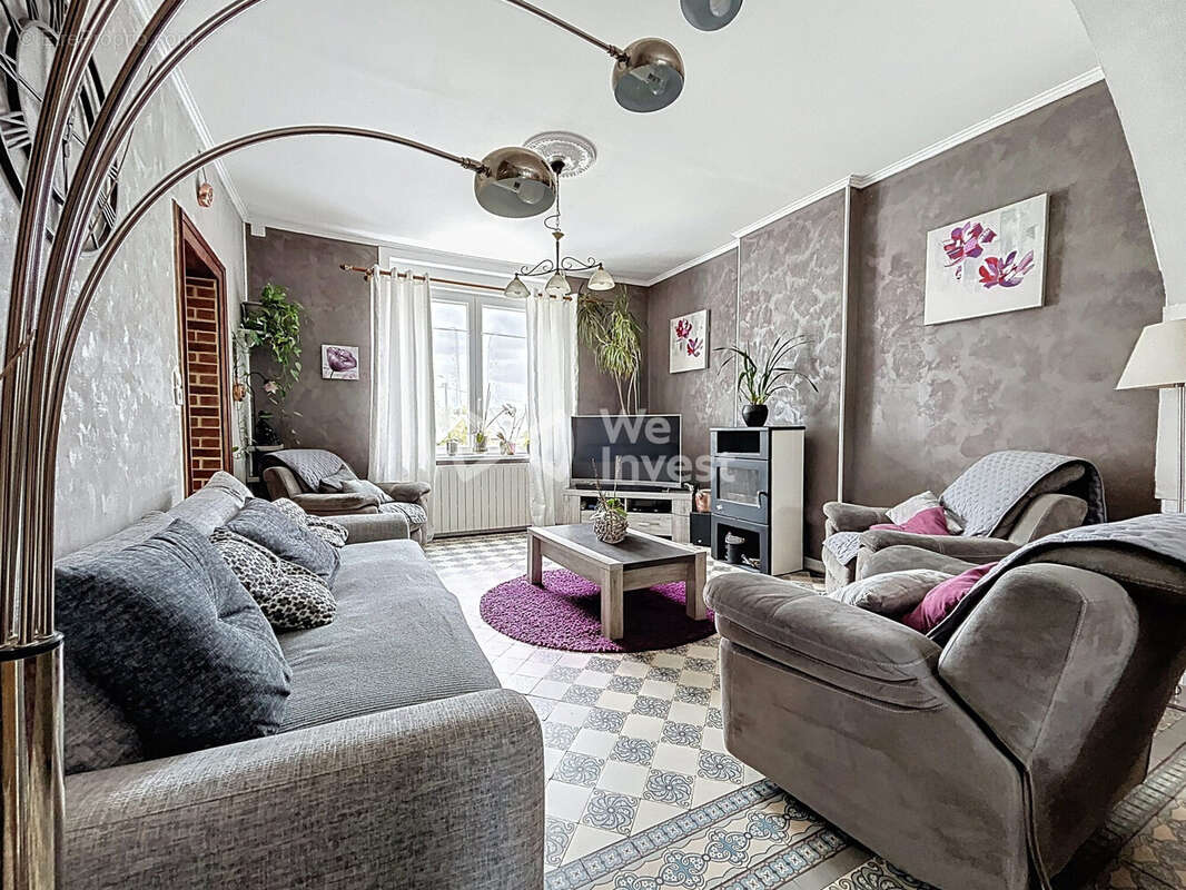 Maison à SAINT-REMY-CHAUSSEE