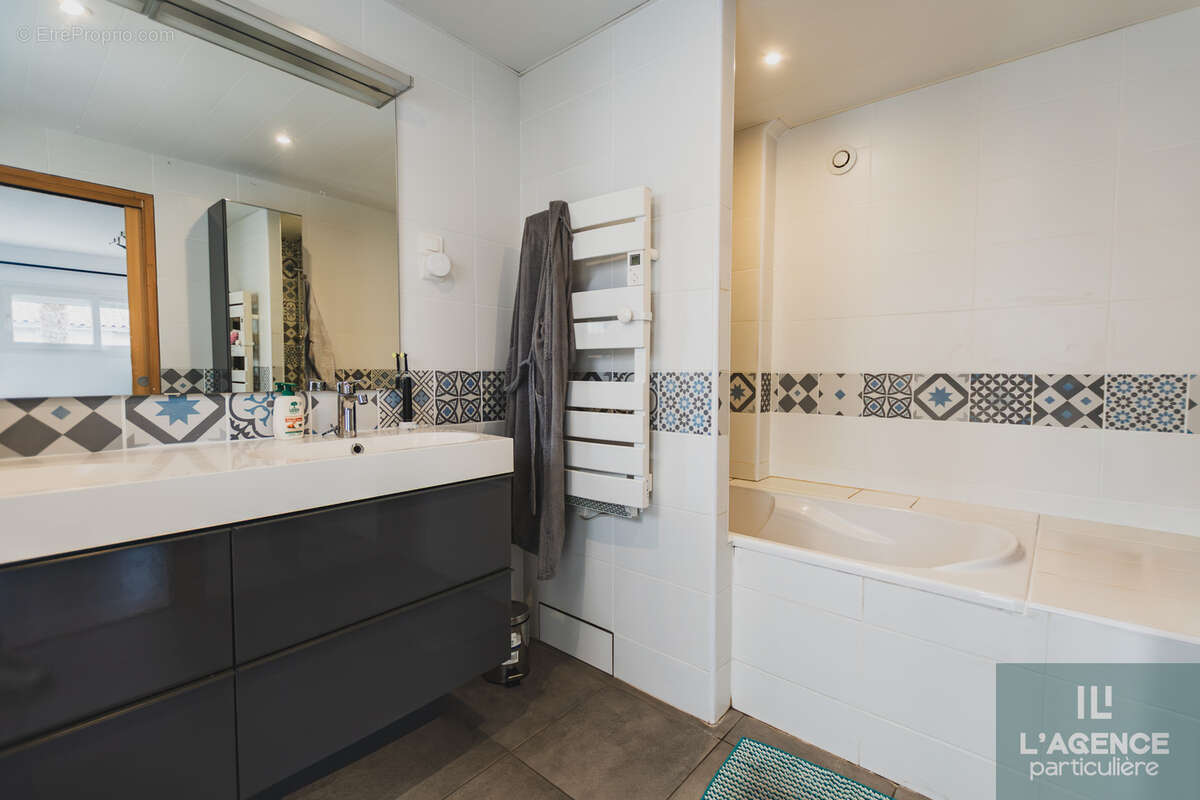 Appartement T4 - 120 m2 - RDC avec terrasse - La Roseraie - - photo 11