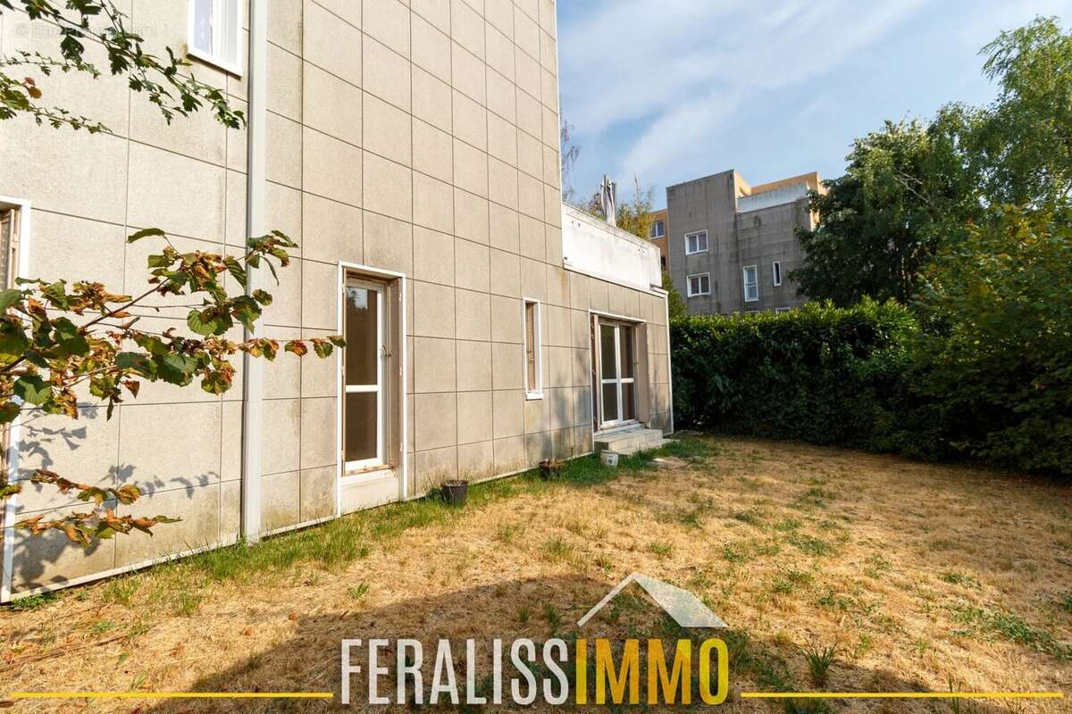 Spacieux F3 au rez de chaussée avec jardin parfaitement ori - photo 14