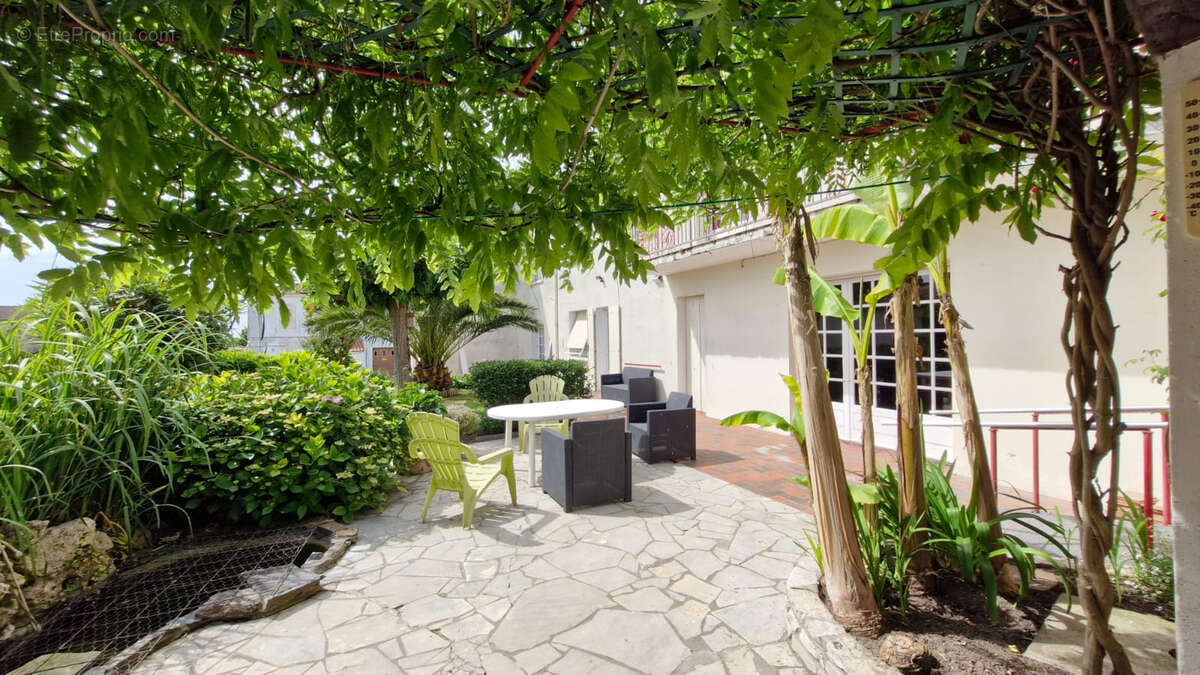 Maison à MORTAGNE-SUR-GIRONDE