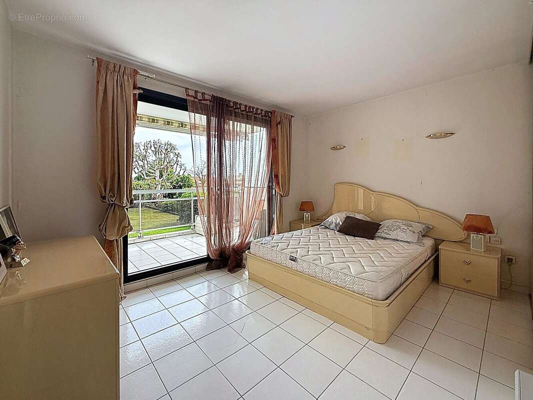 Appartement à SAINT-LAURENT-DU-VAR