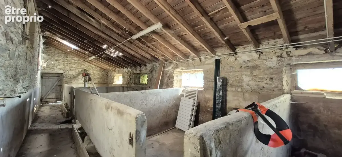 Corps de ferme en pierre  2,3 hectares  propriété équestre  calme absolu - photo 16