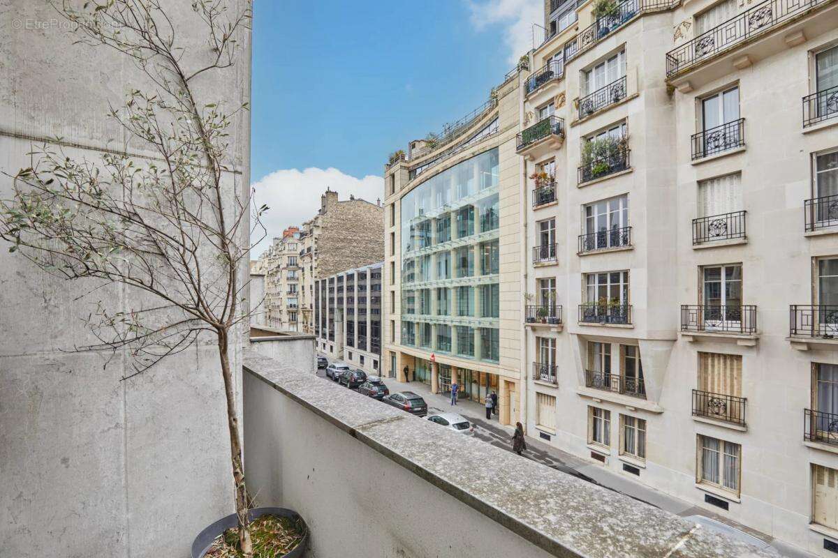 Appartement à PARIS-7E