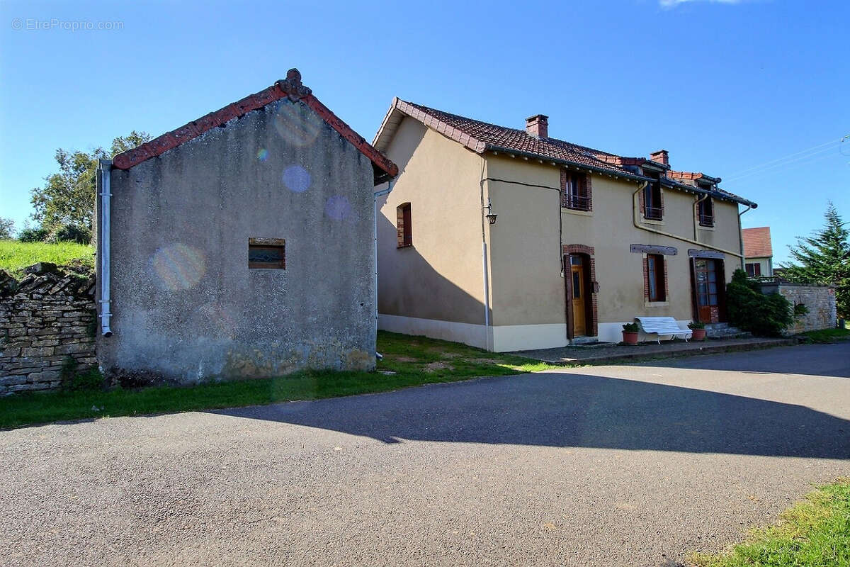 Maison à SAINT-MARTIN-DU-TARTRE