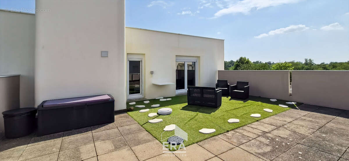 HAUT FLOIRAC - Appartement T4 de 80 m² avec deux terrasses de 52m² et 15m² - RARE ! - photo 2