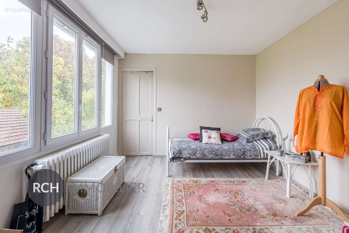 Maison à MONTFORT-L'AMAURY