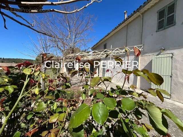 EXCLUSIVITÉ – PROPRIÉTÉ SAINT-ANTONIN-DU-VAR 100m2 habitables et 300m2 aménageables - photo 2