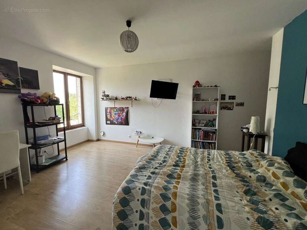 Maison à CHAMPAGNE-SAINT-HILAIRE