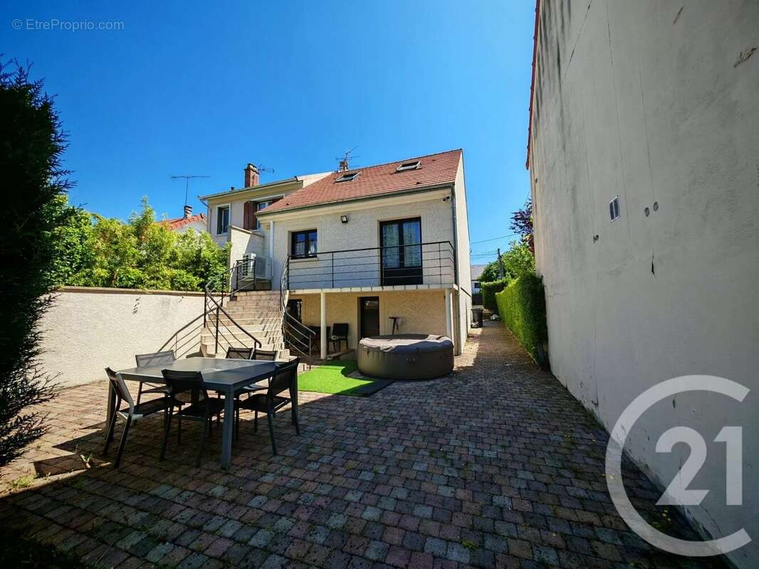 Maison à LA FRETTE-SUR-SEINE