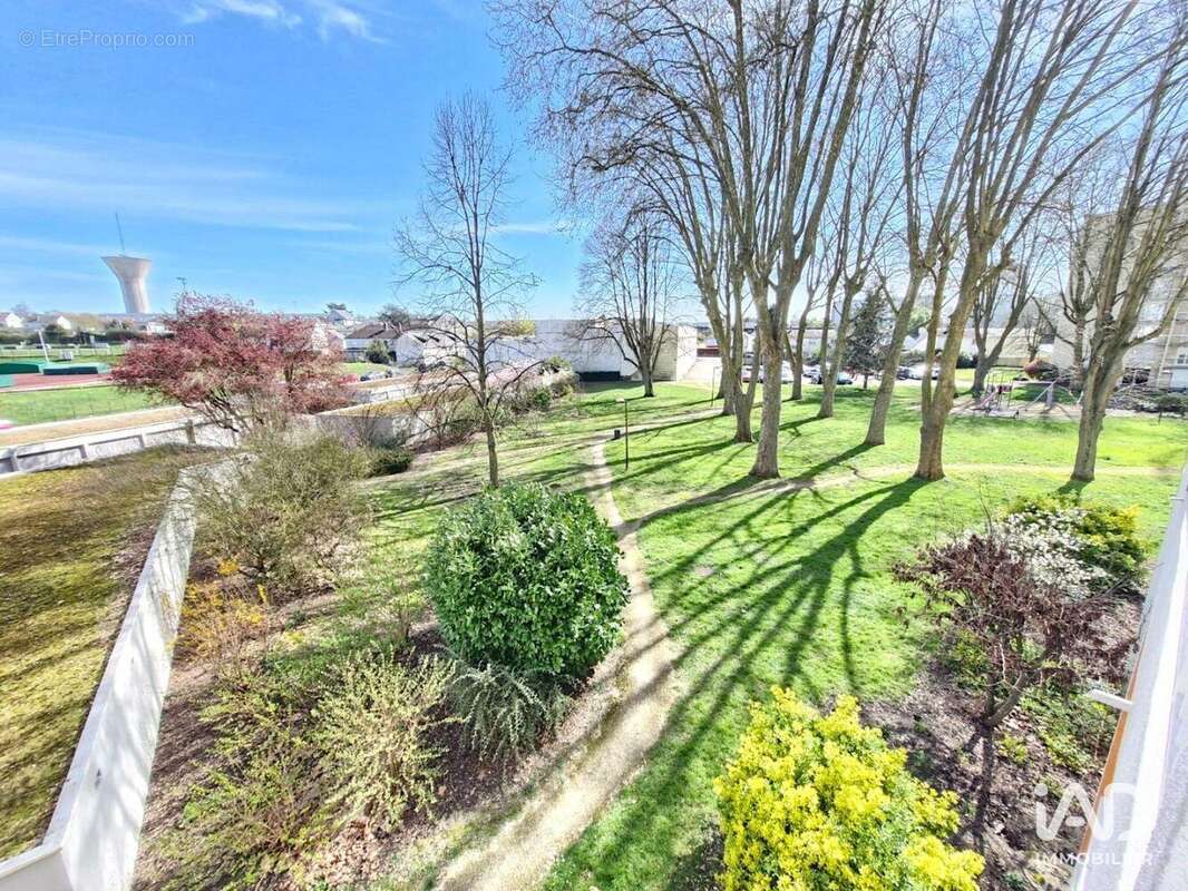 Photo 2 - Appartement à FLEURY-LES-AUBRAIS