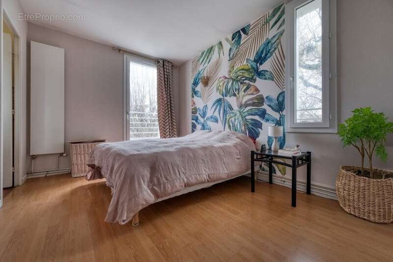 Maison à VOISINS-LE-BRETONNEUX