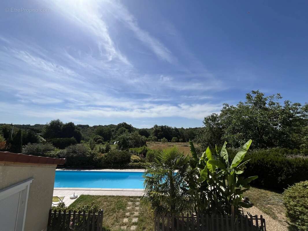 Maison familiale impeccable avec piscine et grand jardin - photo 14