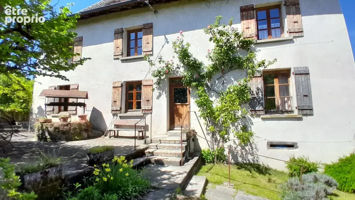 Photo Maison à Faverges-De-La-Tour au prix de 255 000€