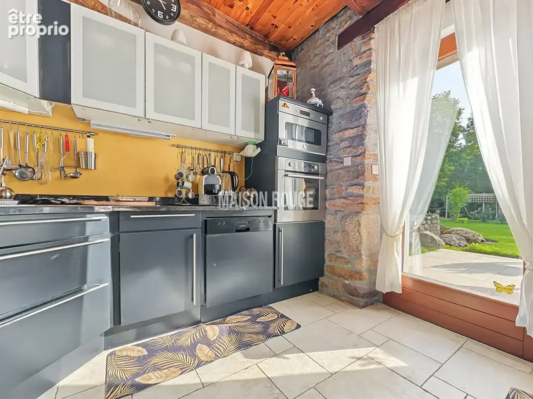 Maison en pierre rénovée avec piscine chauffée sur 3 200 m² de terrain à Val Couesnon - photo 8